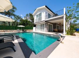 Green Hills Luxury Villa Fethiye, Uzumlu by Sunworld Villas, αγροικία στο Φετιγιέ