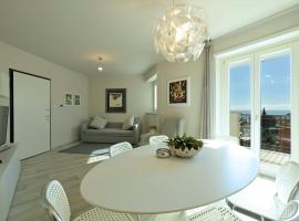 luxury apartament con garage vista mare alassio per 6 persone, luxury hotel in Alassio