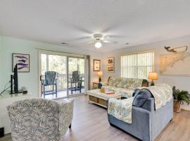 Southport Resort Condo with Deck and Pool Access, hotel in Southport