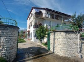 Guest House Irvin, hotel em Berati