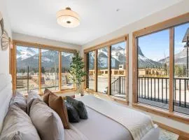 Timberstone Condo by Canadian Rockies Vacation Rentals、キャンモアのコンドミニアム