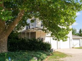 Secluded & Quiet on the Beautiful Kalamazoo River - Saugatuck-Douglas-Fennville, Hotel in Fennville