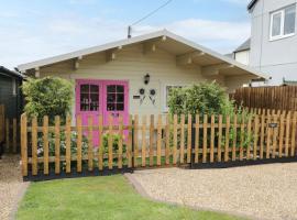 The Log Cabin, holiday home in Swindon