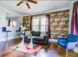 Cozy King bed and Queen Sofa bed Apt