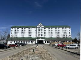 Divya Sutra Plaza and Conference Centre Calgary Airport, hotel with pools in Calgary
