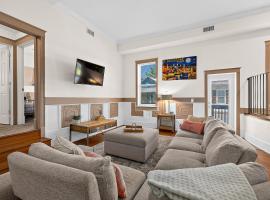 The Ray - 2nd Floor Historic Condo- Minutes Walk to Downtown, hotel i Saint Augustine