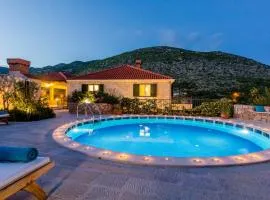 Villa Kate - fairytale, outdoor pool, 4 bedrooms, free parking