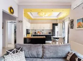 Apartment with terrace in Piraiki