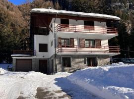 Appartamento in Villa a Champoluc in Val' d'Ayas, hotell i Brusson