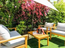 Maison de ville contemporaine avec jardin: Cannes'da bir otel