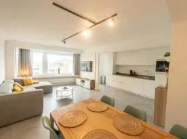 Ostend Center Luxury Top Floor Apartment with Free Parking