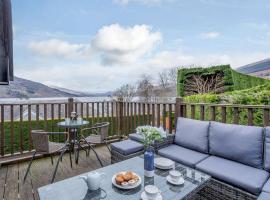 5 Bed in Loch Tay 86687, hotel with jacuzzis in Chesthill