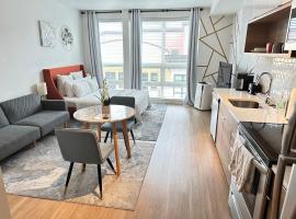 Top Luxury Lifestyle- Downtown Tacoma Near Everything Convention Center and more, apartment in Tacoma
