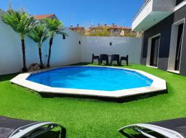 Agradable casa con piscina, מלון במואנה