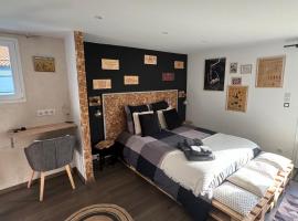 Chambre d'H&ocirc;tes Arla Goxoki, hotel met parkeren in Amendeuix-Oneix