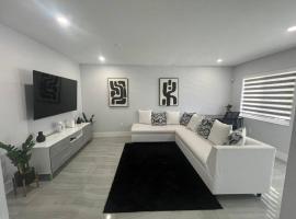 Stadium Chic Oasis: Modern Retreat in Miami close to Beaches – hotel w mieście Miami Gardens