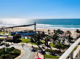 Nomacurvy beach front accommodation, hotel di Durban