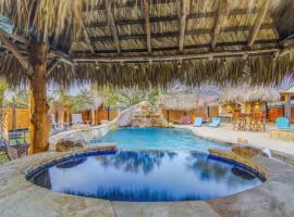 TX Paradise Pool Water Slide HotTub and TIKI Bar, hotel in Alvin