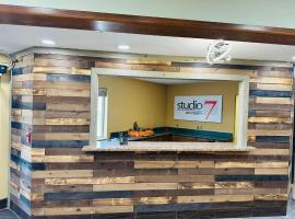 Studio 7 on Main, hotel poblíž Mezinárodní letiště Hector      - FAR, West Fargo