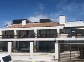 Pousada Beira Mar - Suítes Frente ao mar, hotel u gradu 'Torres'