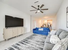 Bright Englewood Townhome with Patio - 6 Mi to Beach