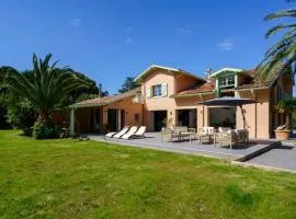 Villa La Conciergerie à Biarritz, avec Fronton pour Pelote Basque, Boulodrome, Bar-Comptoir