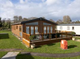 Cormorant - Luxury Lodge Close to the Beach, hotel in Tenby