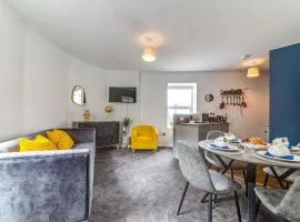 Immaculate Ground Floor Flat - Families