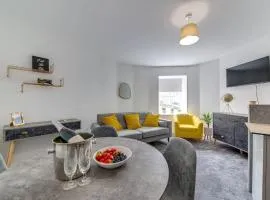 Exquisite 1st Floor Apartment