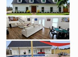 Louisiana 5BR Luxury Pool Retreat: Lake Charles şehrinde bir kulübe