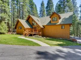 Spacious Retreat with Backyard 1 Mi to Lake Almanor