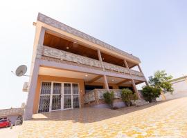 HomeAwayFromHome Villa, villa in Lapaz