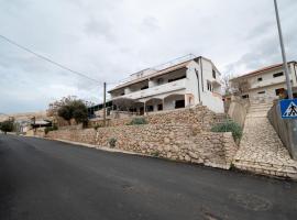 Apartments and rooms with parking space Zubovici, Pag - 16063, guest house in Zubovići