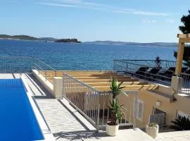 Seaside family friendly house with a swimming pool Orebic, Peljesac - 23009