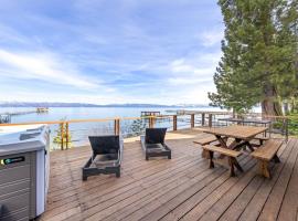 Towering Pines Lakefront - 3 BR w Hot Tub & Buoy, skigebied in Tahoe City