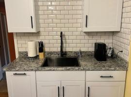 Medford Home And 2 Condos With Pool, דירה במדפורד