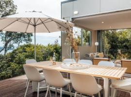 Glasshouse - Coast & Country, khách sạn ở Onetangi
