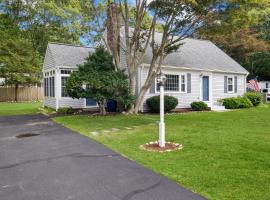 3br Cape House Walk To Beach Sleeps 6 Firep, vacation home in Falmouth