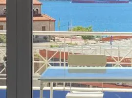 Maria's 2 Studios Apartments Flats to Let -heart city ,50m harbor Chantzara