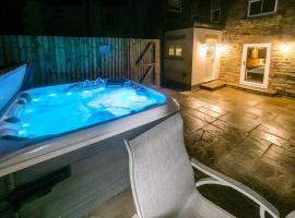 The Opera Suite - Ukc6695, hotel with jacuzzis in Buxton