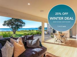 Onetangi Beachfront Escape - Coast & Country, hotel en Onetangi