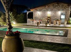 Casa vacanze con piscina riscaldata - Uso Esclusivo, hotel in San Giovanni la Punta