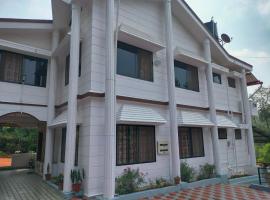 White bungalow, apartment in Madikeri