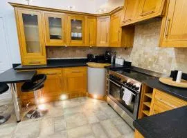 King-size bed en- suit, Luxury refurbished home