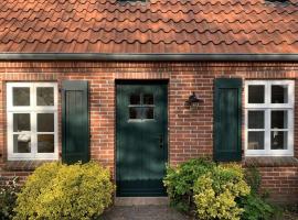 Country house with garden near Greetsiel, hotel di Hinte