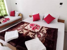 Hotel Kalyan Guest House, Cama e café (B&B) em Badrinathpuri