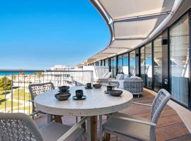 Denia Beach penthouse met zeezicht aan het strand、デニアのホテル