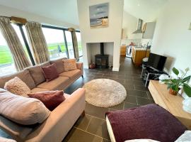 Cosy barn with views in Wick Vale of Glamorgan, hotel with parking in Wick