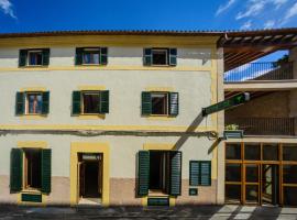 Embat - alberg juvenil, hostel in Montuiri