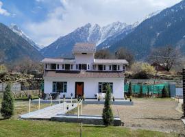 Zen Mountains Homestay Camping, hotel with parking in Kulan